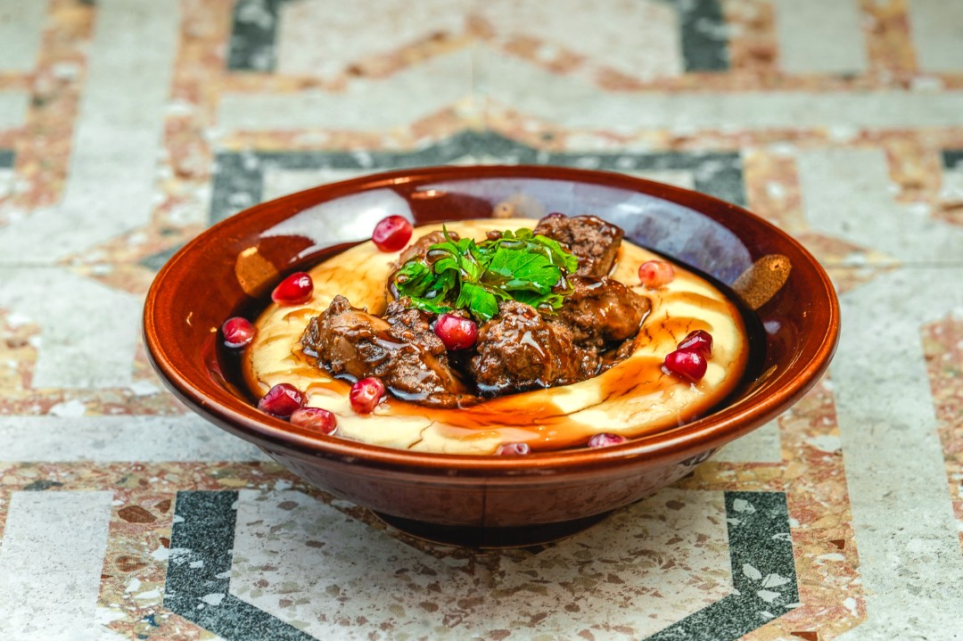 Hummusz csirkemájjal, keleti ízek a leila's étteremben