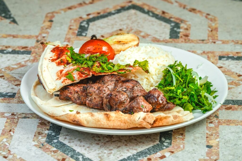 grillezett bárány, bárány ételek a Leilas libanoni étteremben